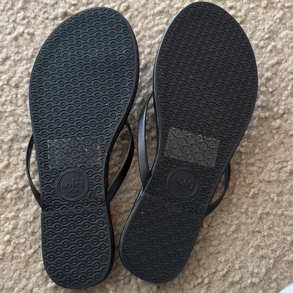 Solei Sea Black Flip Flops - Picture 2 of 3